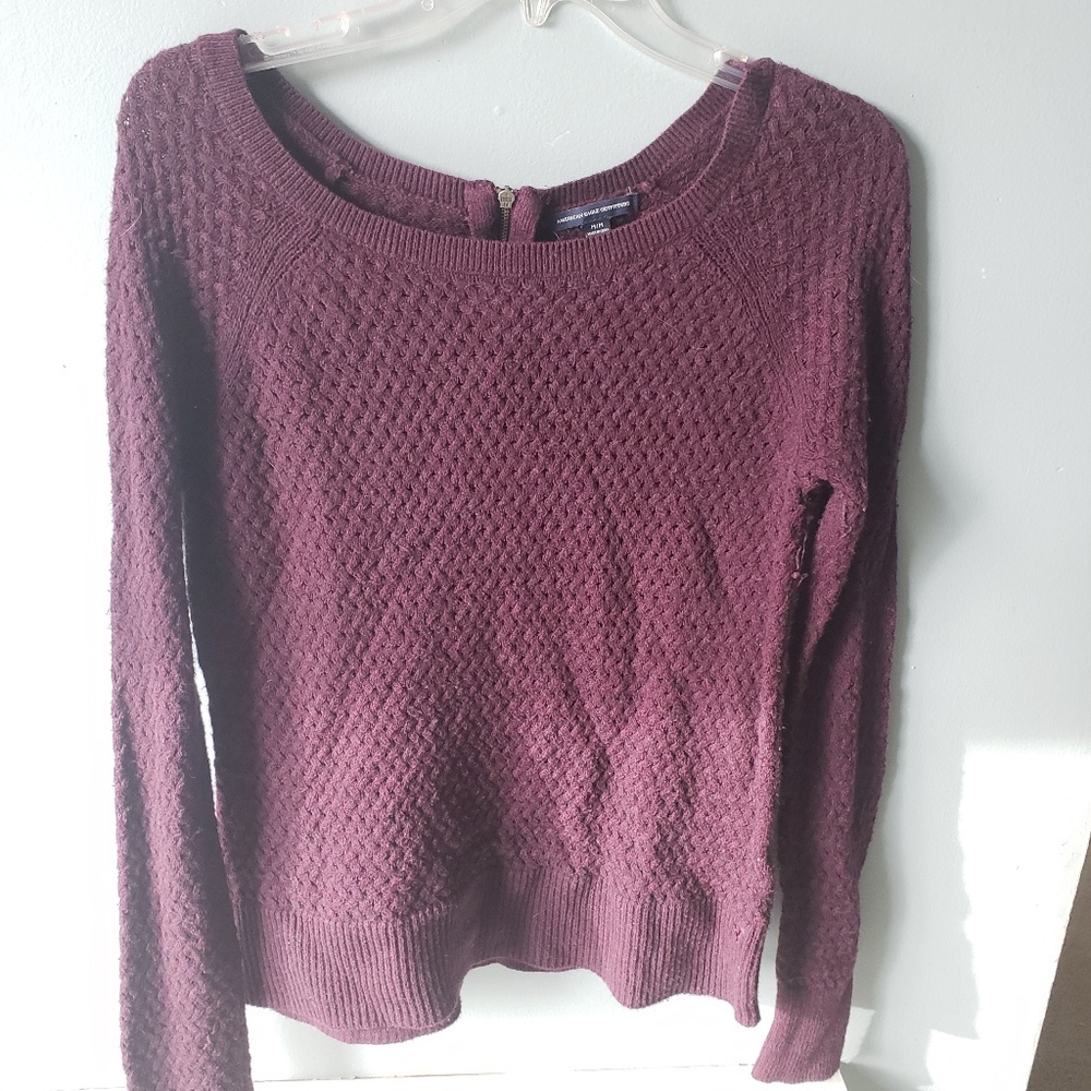 NEW LISTING! Size M American eagle knit sweater